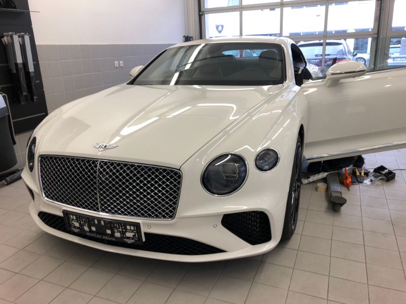 Montáž antiradaru do bílého Bentley GT